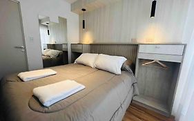 Estudio - apartamento renovado y confortable SS4